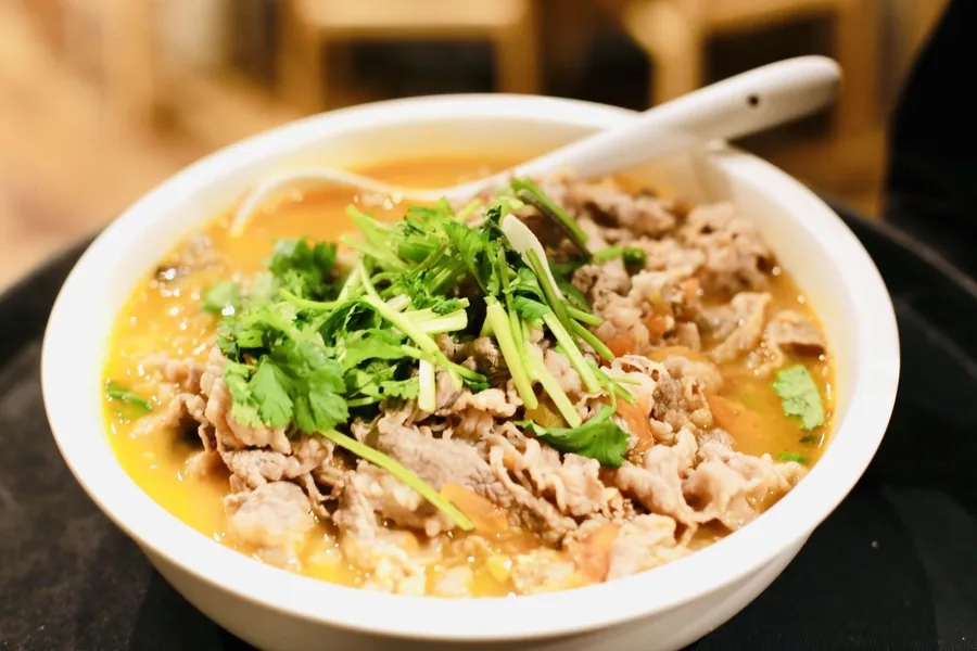 Sliced Beef in Tomato-Sour Broth